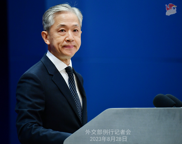 中國外交部發言人汪文斌日前結束外交部發言人的任期，近期透露即將轉任中國駐柬埔寨大使。許多中國網友認為，汪文斌這次的職務調動隱隱有「發配邊疆」的味道。 圖：翻攝自中國外交部
