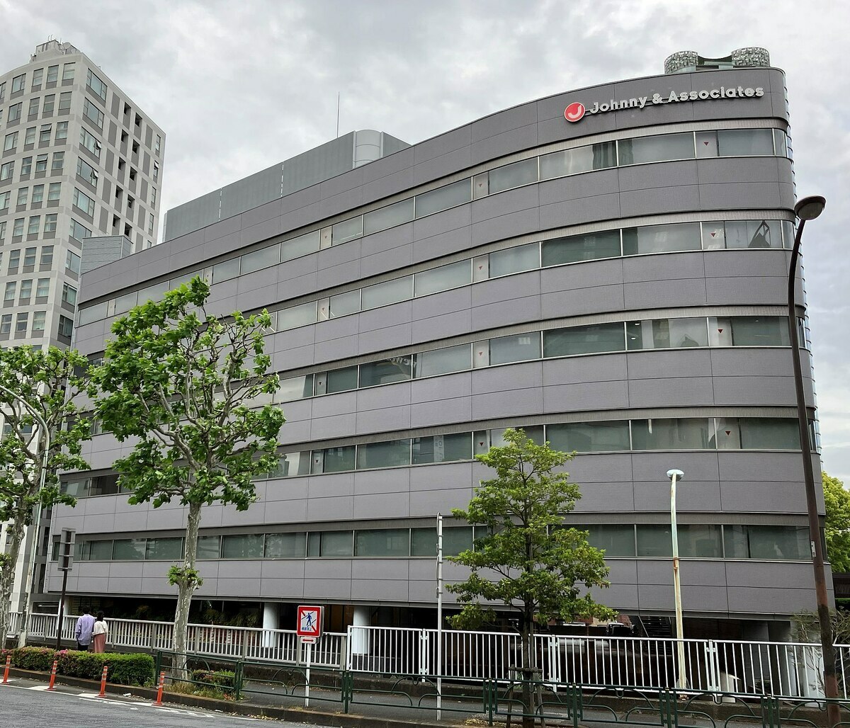 調查小組今（29）日公佈調查報告，認定已故創辦人強尼喜多川確實犯下性侵罪行。 圖：翻攝自維基百科