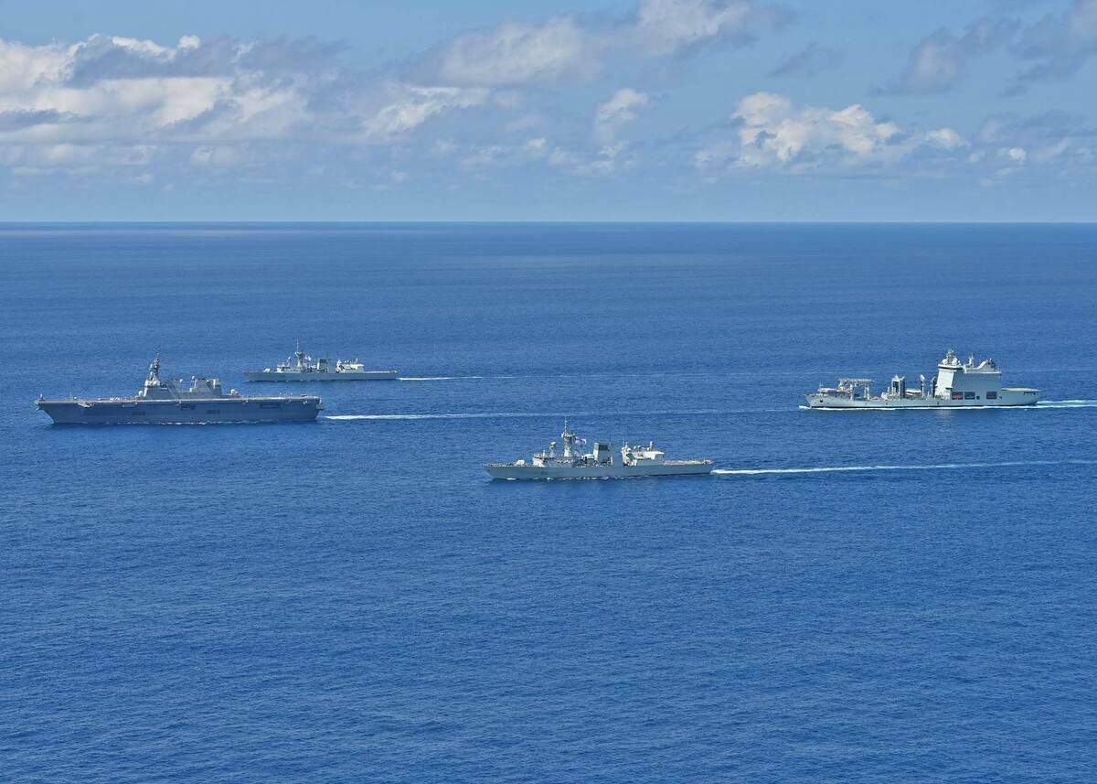 8 月 21 至 28 日，日本海上自衛隊日向護衛艦曾與加拿大海軍、美國海軍共同執行三邊聯合軍事演習。 圖：海上自衛隊X@jmsdf_pao_eng