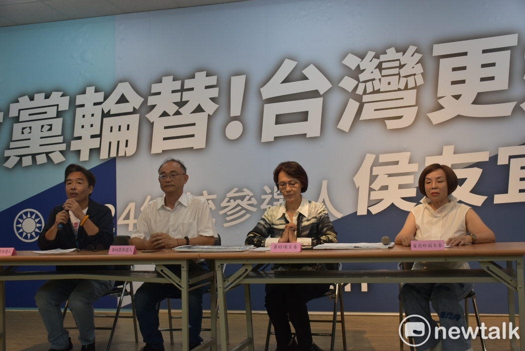 黃昭順(右二)偕兩位立委參選人黃柏霖(左二)．曹桓榮(左一)召開記者會。  圖：孫家銘攝