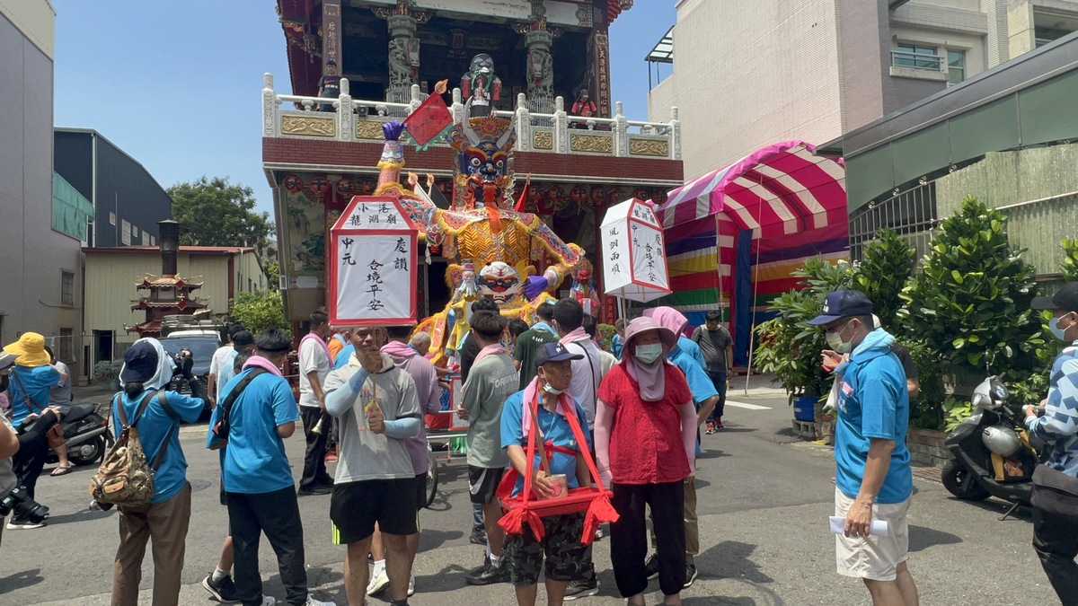 小港龍湖廟循古禮迎大士遶境。 圖：小港龍湖廟提供