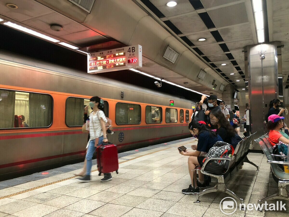 台鐵今天上午公布最新列車資訊，西部幹線對號列車午後停駛，東部幹線多數及南迴線全天取消。 圖：林冠妤／攝影（資料照）