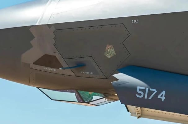 F-35搭載的EOTS系統包含了紅外搜索追踪系統。 圖 : 翻攝自鋒芒FM