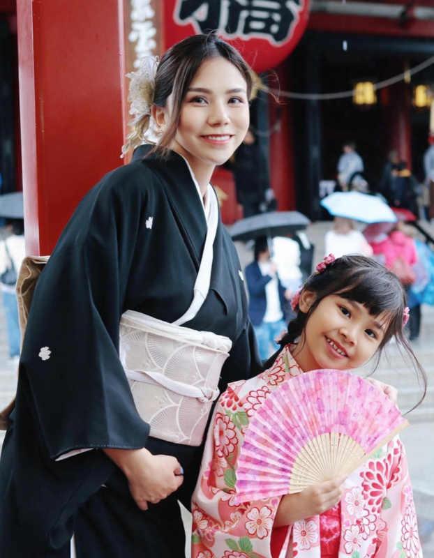 「反骨男孩」蕾菈育有一女蝶蝶，更於上月產下二兒子，一家四口幸福美滿。 圖：翻攝自IG＠la.112814