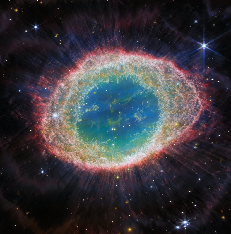 天琴座標誌性環形星雲的彩色新肖像。 翻攝自 X(前推特)