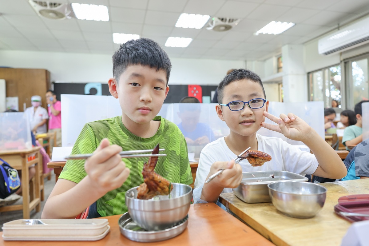 桃園市實施公私立國中小學免費營養午餐政策，從本學期起，每生每餐補助金額增加3元。 圖：桃園市政府／提供