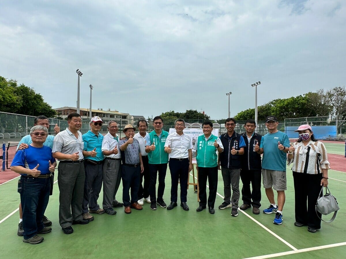 立法院副院長蔡其昌今邀請相關單位前往清水運動公園網球場會勘。 蔡其昌辦公室/提供