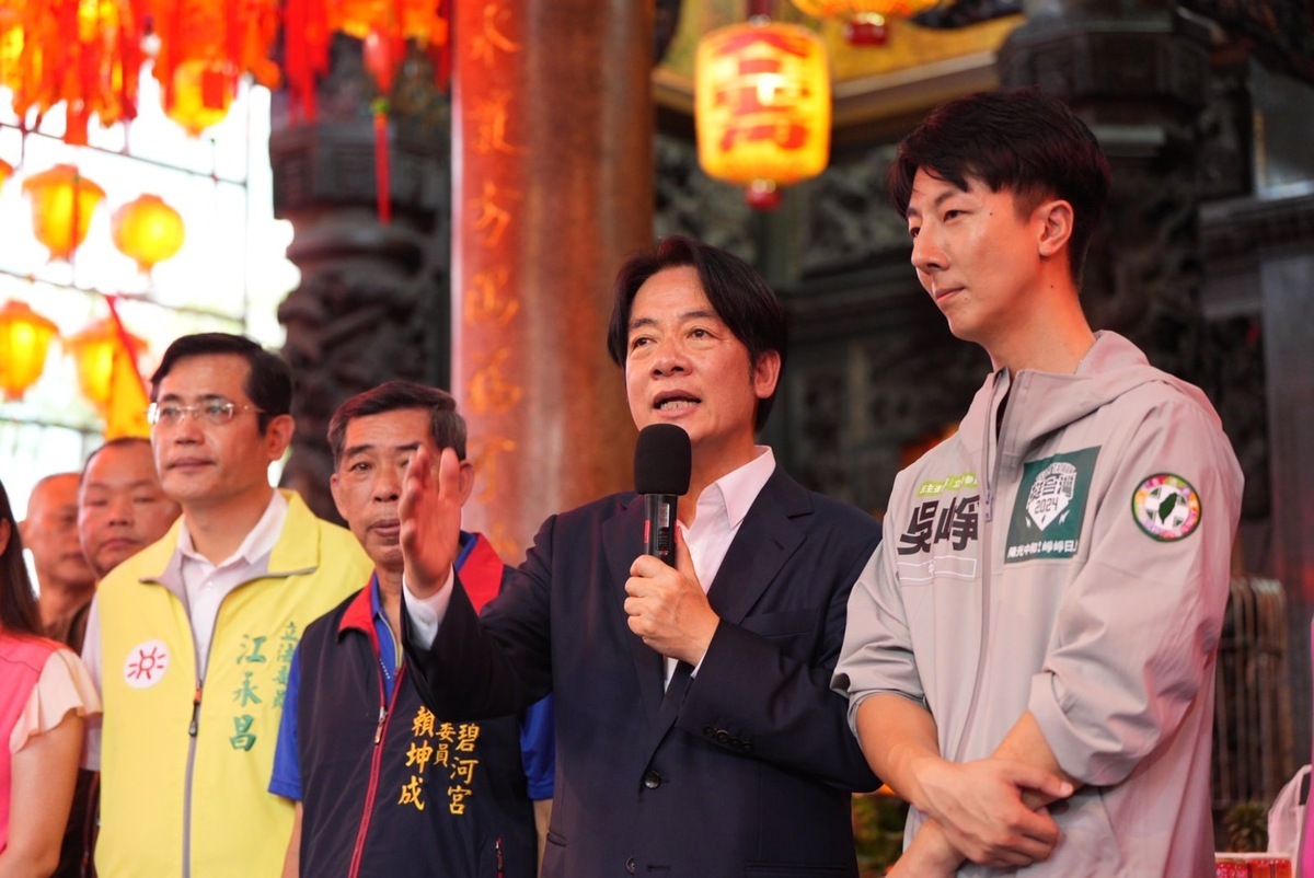 民進黨主席暨總統參選人賴清德為黨籍立委參選人吳崢站台。 圖：民進黨提供