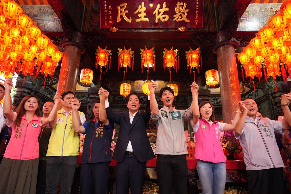 民進黨主席暨總統參選人賴清德前往新北市中和區碧河宮參拜。 圖：民進黨提供