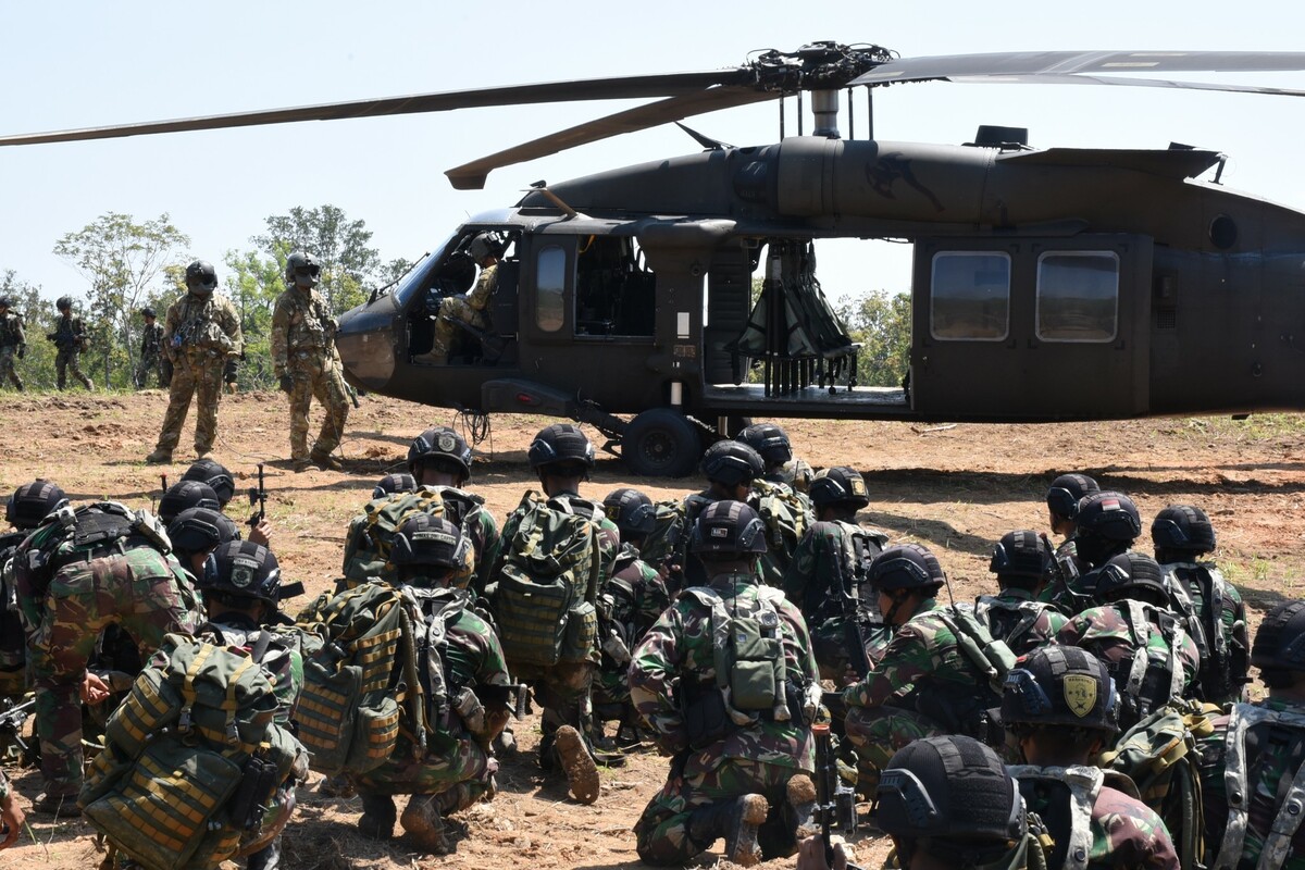 「超級嘉魯達之盾」聯合軍演，是美國與印尼之間每年最大的軍事演習，今年至少有2100名美軍與1900名印尼陸軍參與，更有其他17國軍事人員加入。 圖：翻攝自超級嘉魯達之盾臉書
