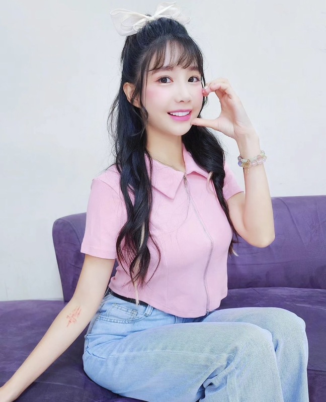 筠熹甜美的外表和古靈精怪的個性讓她受到眾多喜愛。 圖：翻攝自筠熹IG
