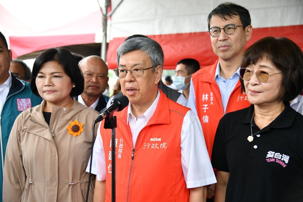 行政院長陳建仁今（1）天到雲林縣視察「縣道145甲線崙子大橋改建拓寬工程」前受訪。 圖：行政院提供
