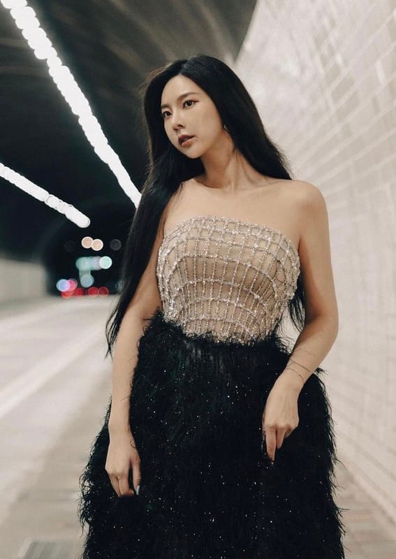 奎丁在自強隧道拍黑色婚紗。 圖：翻攝自奎丁IG