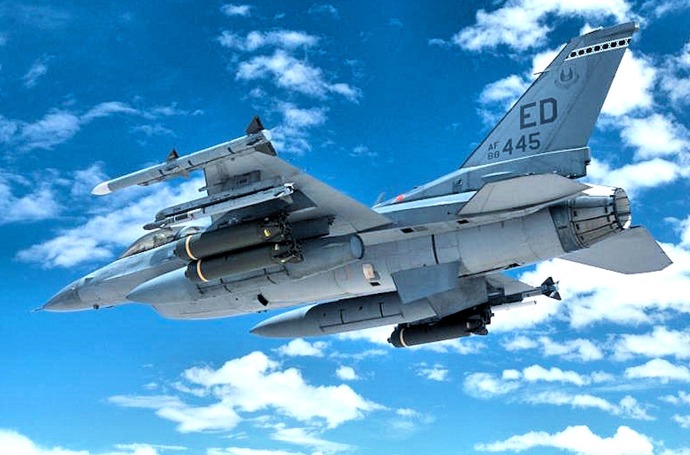 F16C戰機掛載AIM-9X響尾蛇飛彈。 圖 : 翻攝自維基百科