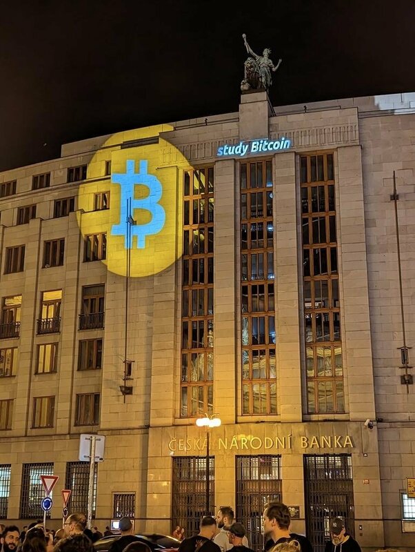 分析預期，捷克與中國的貿易往來減少或對人民幣長期貶值擔憂，可能是其央行不再擁有人民幣資產的原因。（圖為捷克央行） 圖：擷取自「X」（原推特）@urza_cc