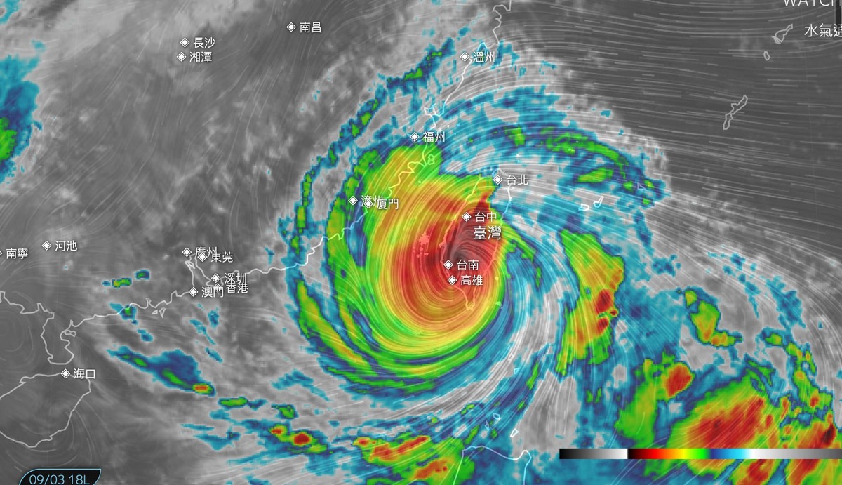 中央氣象局也提醒，中南部及澎湖晚間風雨將顯著轉強，預估今晚至明天，雲林以南將出現10級陣風。 圖：翻攝自天氣與氣候監測官網