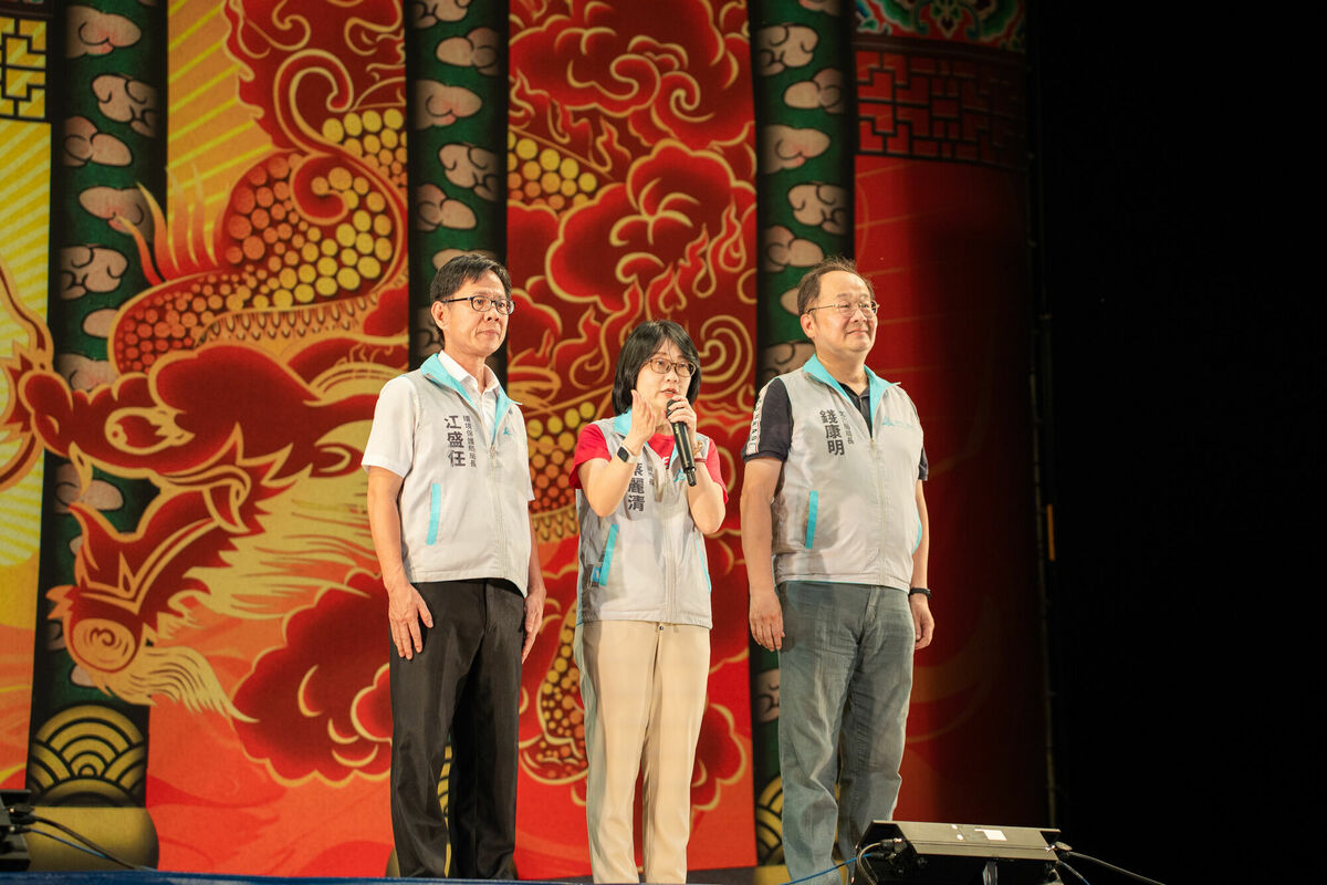 副市長蔡麗清與文化局長錢康明將離開竹市府團隊。圖為8月26日副市長蔡麗清(中)、文化局長錢康明(右)、環保局長江盛任(左)出席2023新竹市風城藝術節。 圖：新竹市政府提供