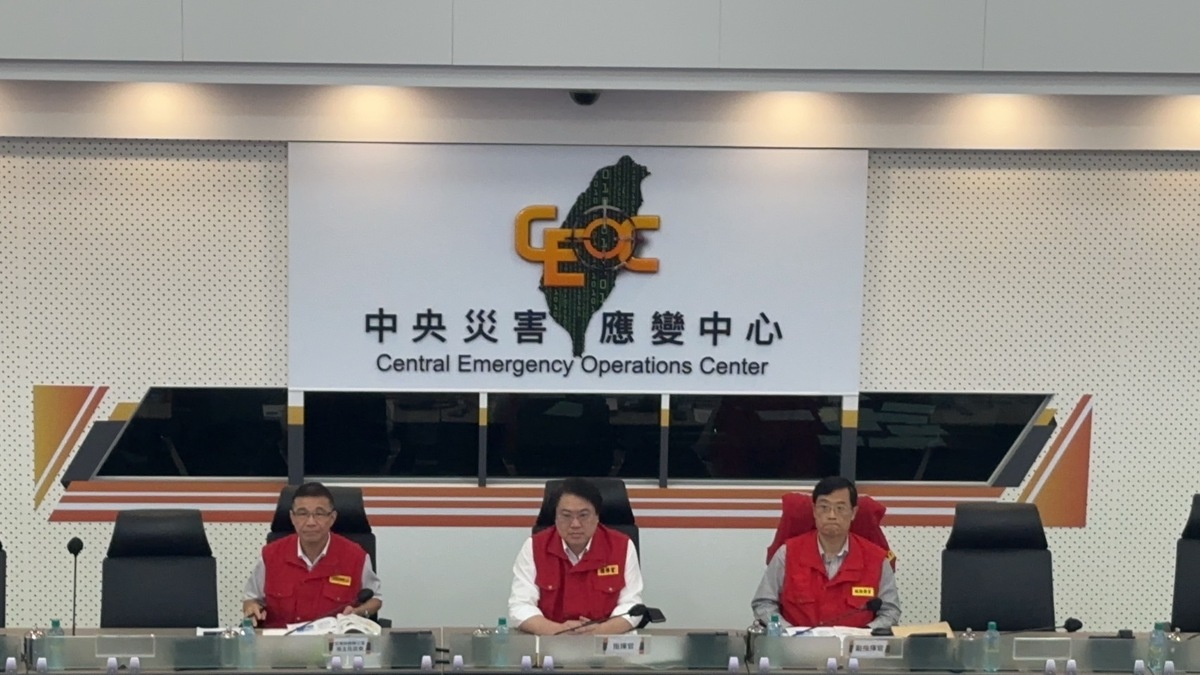 指揮官、內政部長林右昌今(4)日15時主持中央災害應變中心第9次工作會報暨情資研判會議。 圖：中央災害應變中心提供