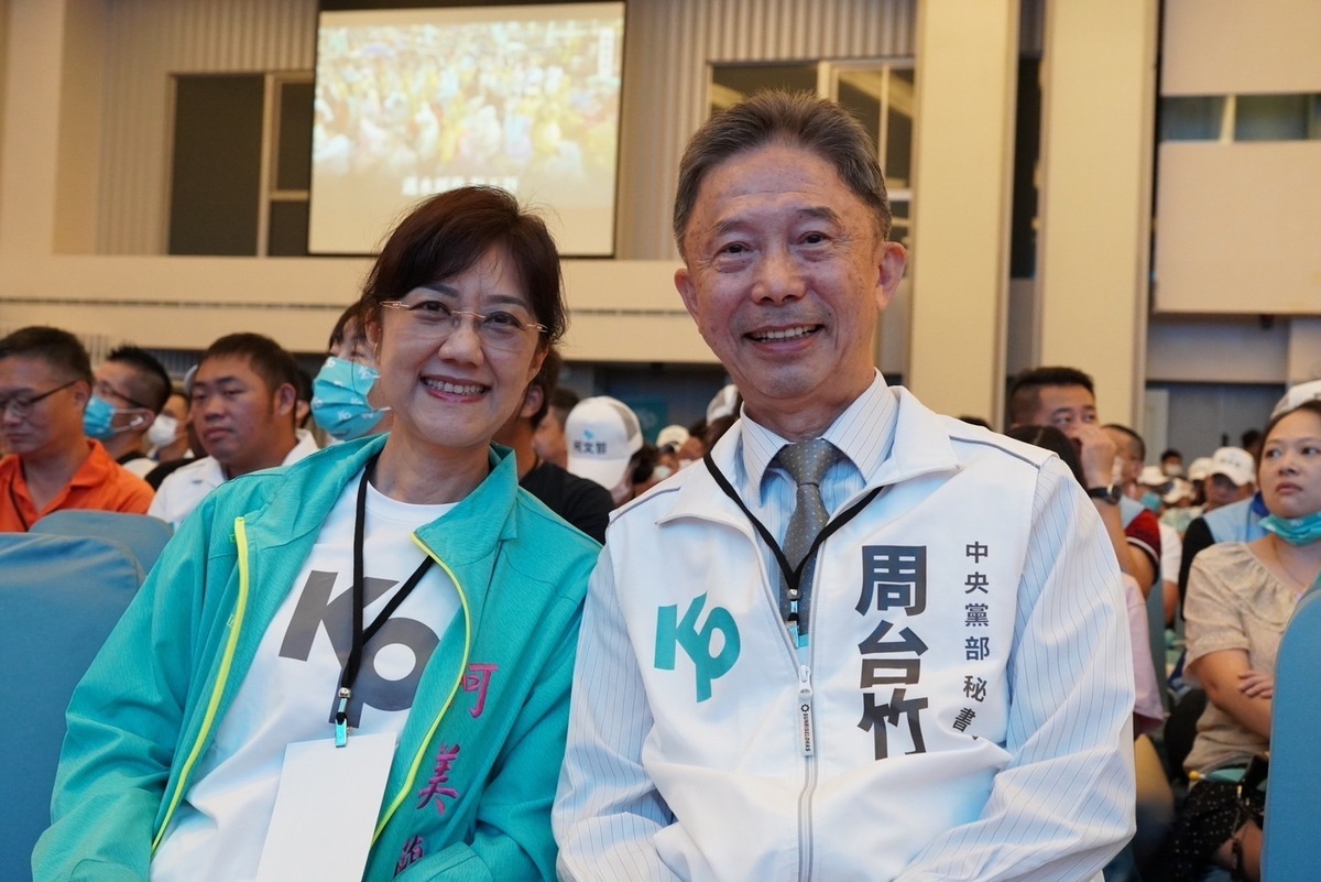 柯美蘭(左)強調自己對新竹市府內任何職位並無意願，呼籲外界不要散播不實言論。 圖：民眾黨新竹市黨部／提供（資料照）