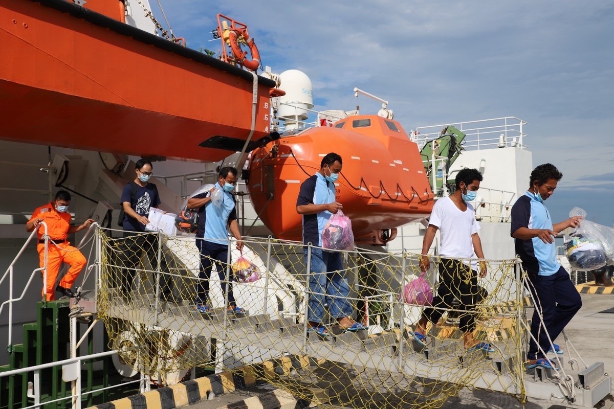 「旭承輝」漁船船員平安返抵國門。 圖：海巡署艦隊分署提供