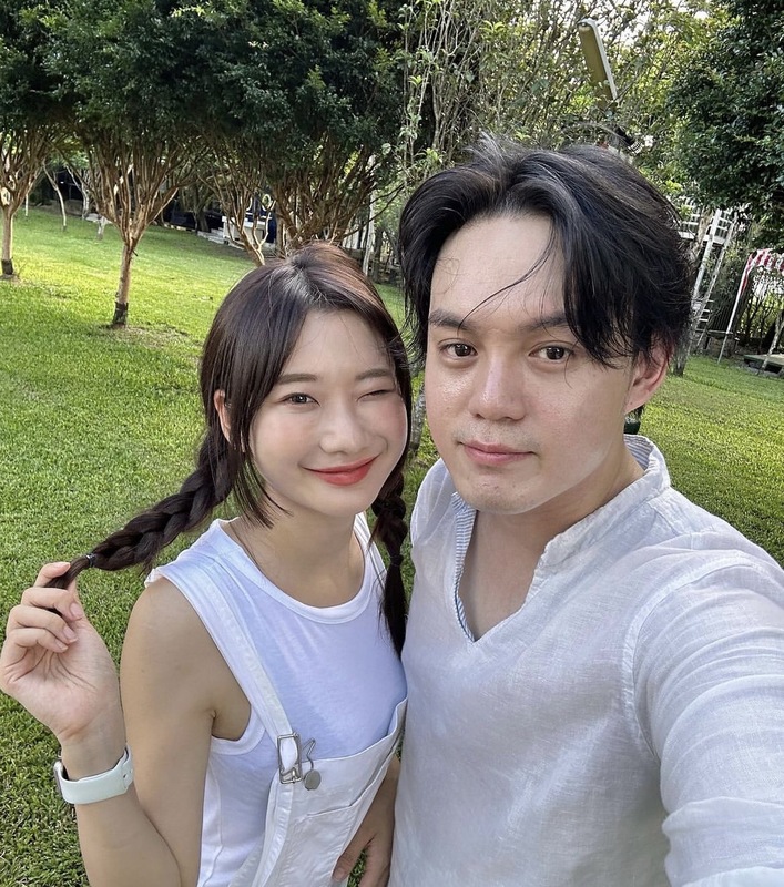 呂杰陽陪著愛莉莎莎去上道路駕駛駕訓班。 圖：翻攝自愛莉莎莎IG