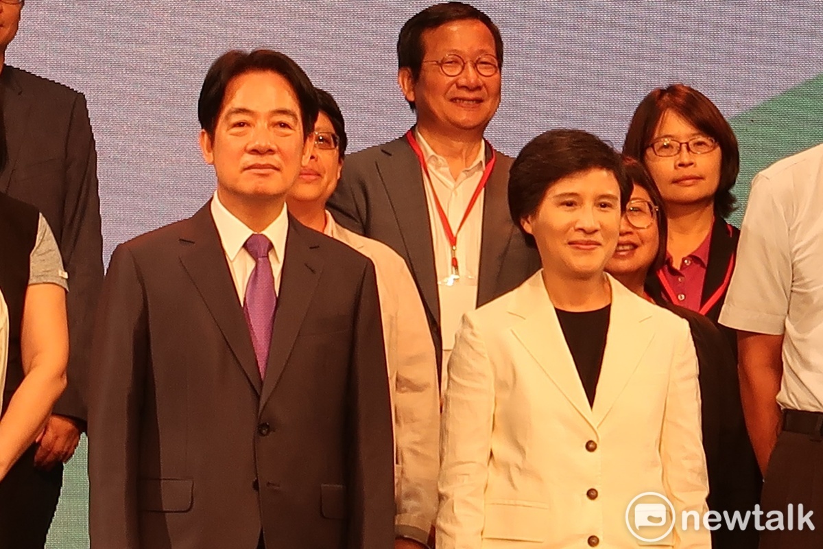民進黨總統候選人賴清德與青平台董事長鄭麗君（右）。 圖：林朝億/攝