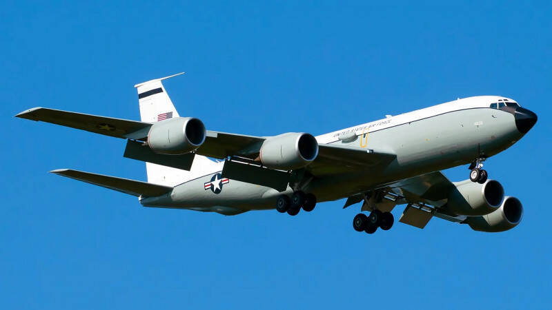 美國空軍WC-135R「不死鳳凰」核偵察機。傳6日在東海空域低飛蒐集數據。 圖：翻攝USAF(資料照)