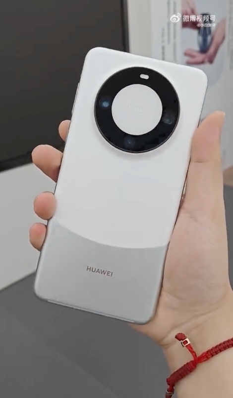 華為日前無預警發布 5G 旗艦新機 Mate 60 Pro，其中國產率因高達 90％以上，甚至傳聞搭載中國製 7 奈米製成晶片，引發美國擔憂對其管制措施未能奏效。 圖：擷取自微博