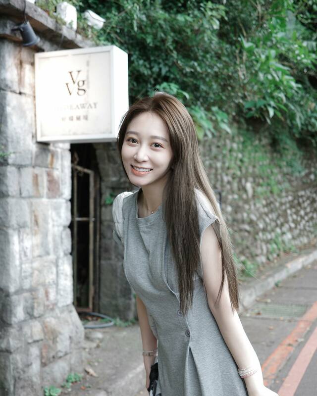 台灣女星篠崎泫近年將重心放在經營個人YouTube頻道，吸引許多粉絲關注。 圖：翻攝自IG＠hsyan0625