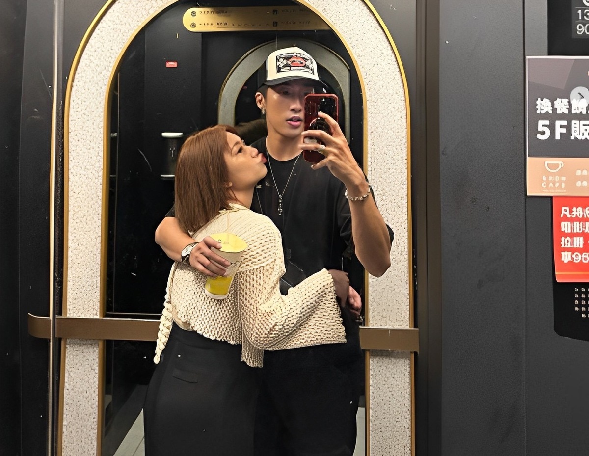 婁峻碩突發出跟女友焦凡凡的放閃合照。 圖：翻攝自婁峻碩IG