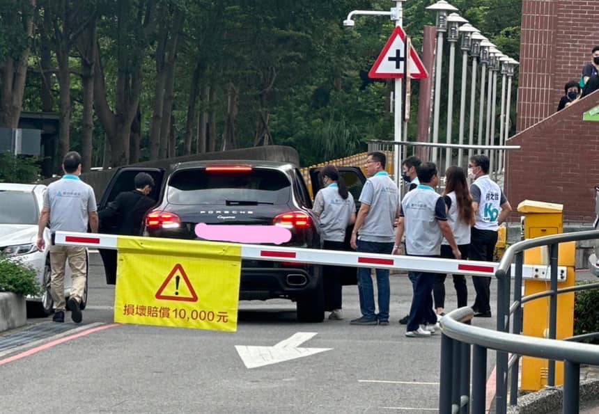 高虹安有多部百萬豪車接送，溫朗東直言，接受名車招待，本質上跟領現金是差不多的，「都是貪污收賄」。 圖：取自楊玲宜臉書
