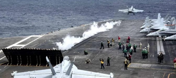 戰機從美軍福特號航母上起飛。 圖 : 翻攝自王雨田說