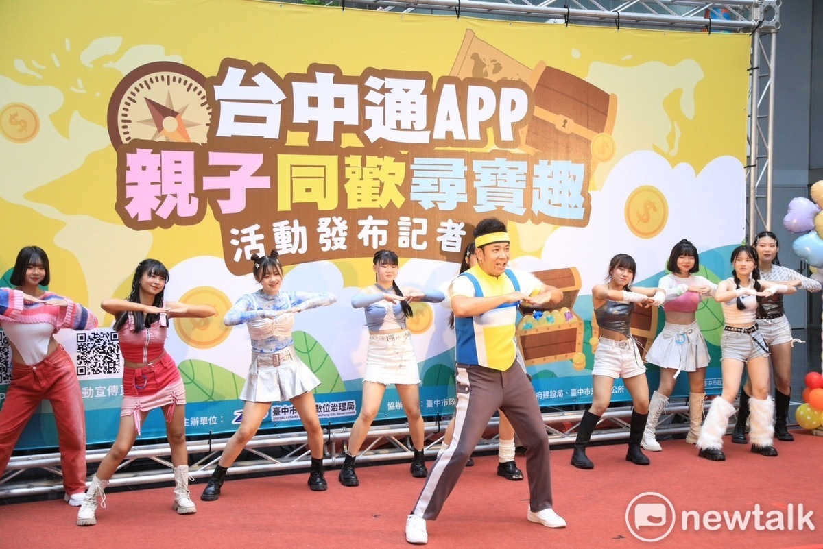 YOYO家族香蕉哥哥帶來歡樂帶動跳，熱鬧滾滾。 唐復年/攝