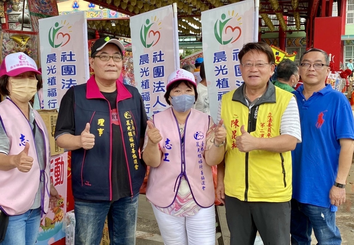 陳昆和事業有成之餘，積極投身公益，和許多公益團體都有深厚情誼，而有「公益律師」之名。 圖：黃博郎／攝