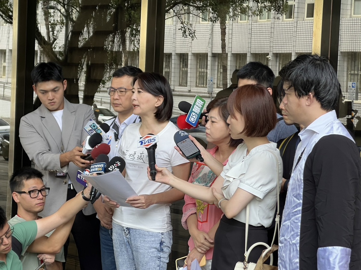 國民黨立委王鴻薇、市議員游淑慧、羅志強等人告發基泰建設。 圖：王鴻薇辦公室/提供