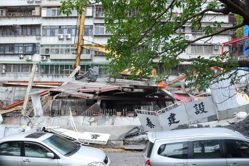 ▲「基泰建設」疑似因施工不慎，導致台北市中山區大直街周邊民宅「塌陷傾斜」，上百住戶頓時無家可歸。（圖／NOWnews資料照）