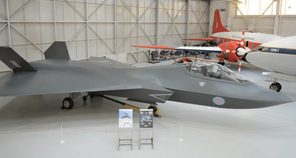 英國「暴風雨」戰鬥機全尺寸模型。 圖：翻攝自騰訊網／《浩外同學》