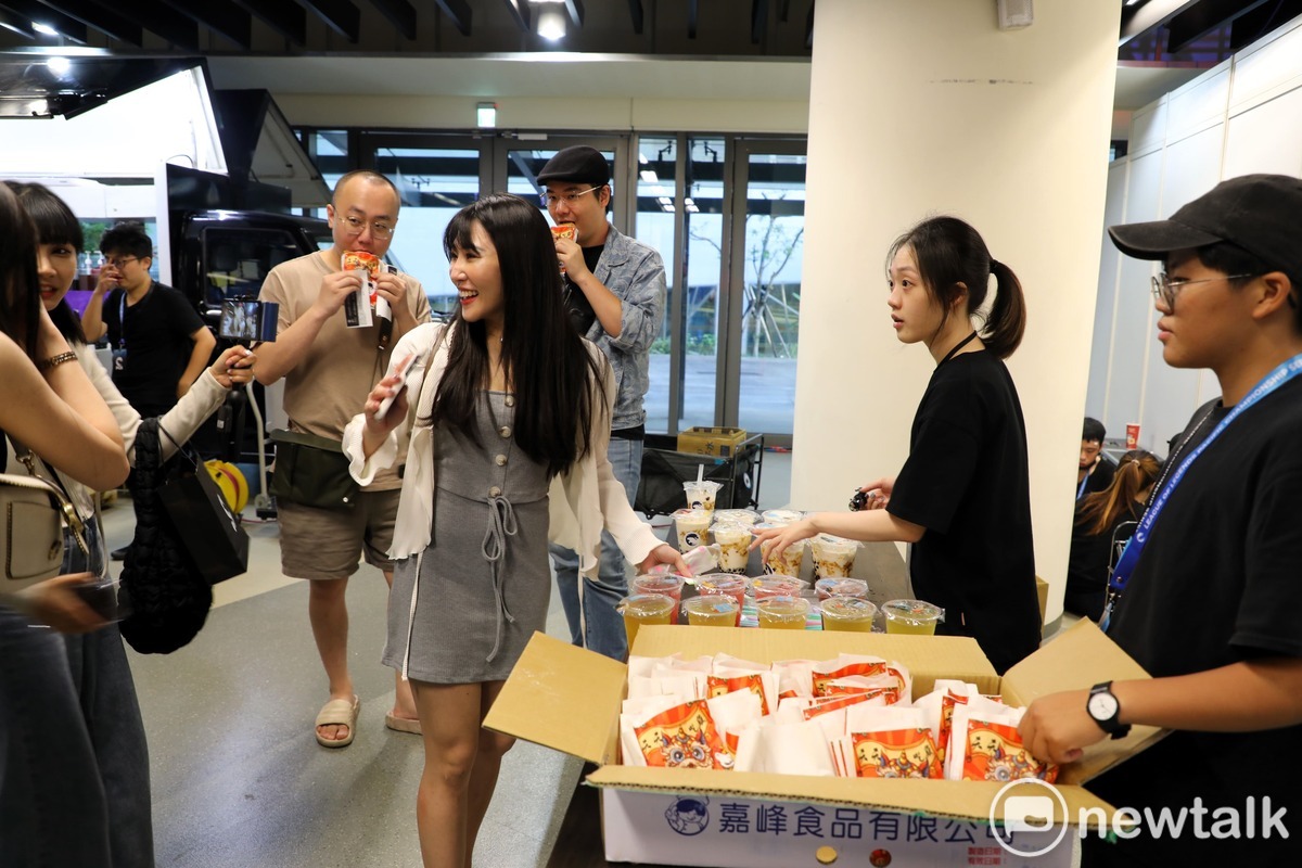 玩家可以在特色美食區免費兌換小點心。 圖：蔡幸秀/攝