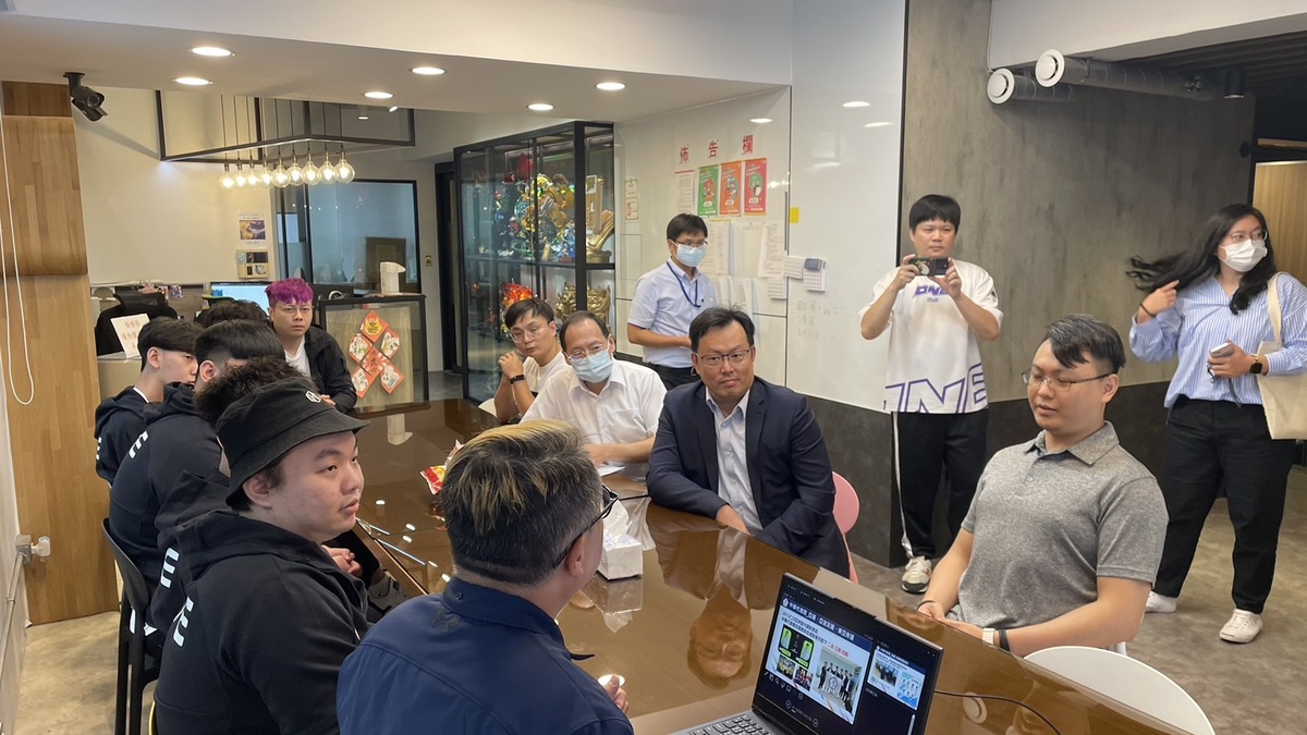 署長訪視選手訓練室情形 圖：CTESA/提供
