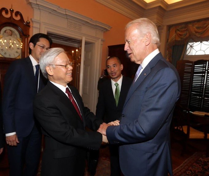 美國總統拜登訪問越南，越共總書記阮富仲親自接待歡迎。 圖：翻攝「X」@DerekJGrossman