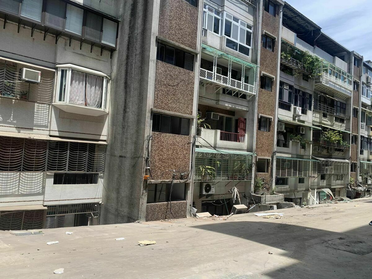 台北市議員陳怡君指出，此舉已引起住戶群起公憤，因為市府不僅毫無配套，也未與住戶溝通即倉促下決定，讓她痛斥蔣「還在狀況外」。 圖：擷取自陳怡君臉書