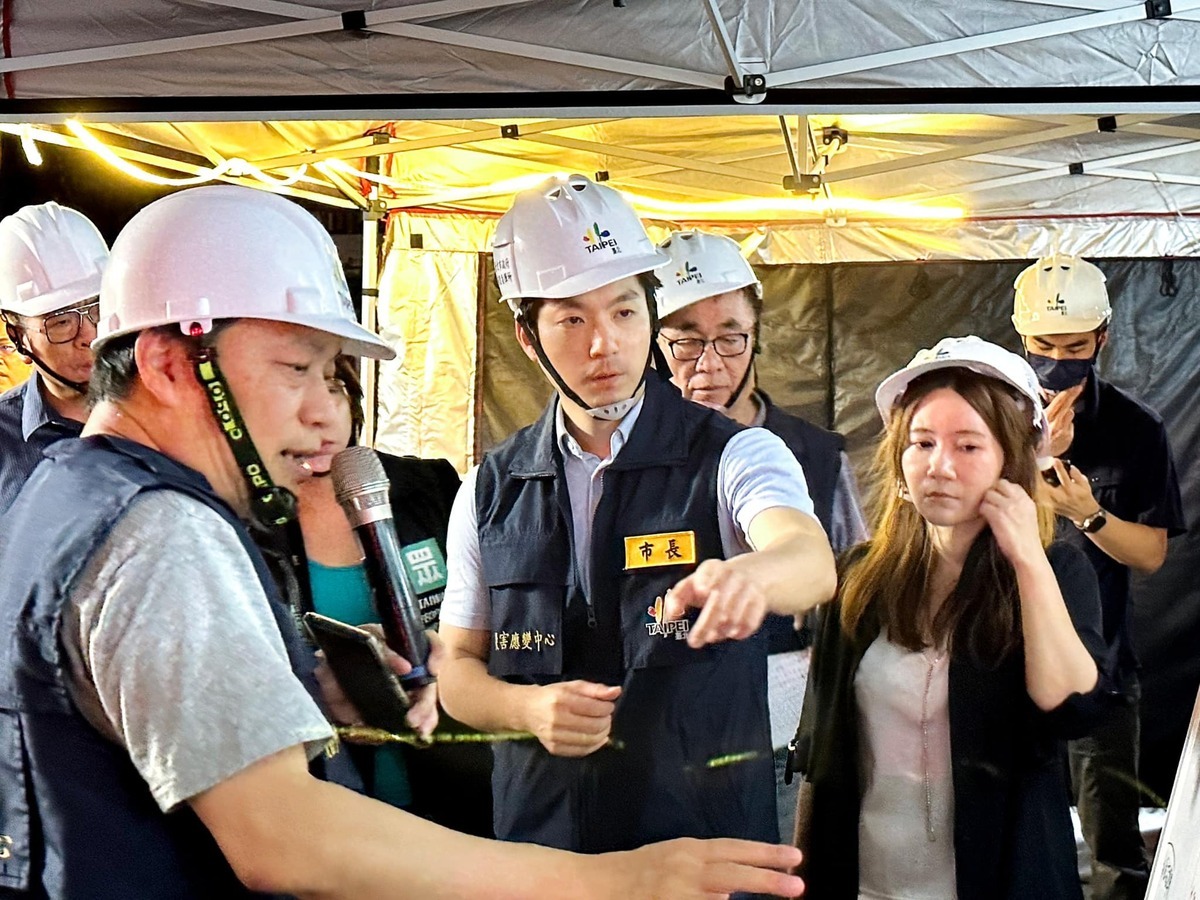 針對大直狀況嚴峻的傾斜建物 25 戶住戶中長期安置規劃，台北市長蔣萬安宣布將安排移居至南港基三社宅。 圖：擷取自陳怡君臉書