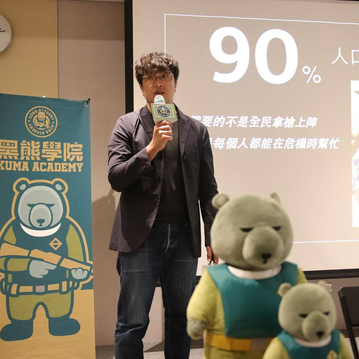 台北大學犯罪研究所副教授、「黑熊學院」院長沈伯洋，擔心台灣來不及因應中國資訊戰的威脅。 圖：翻攝自黑熊學院臉書