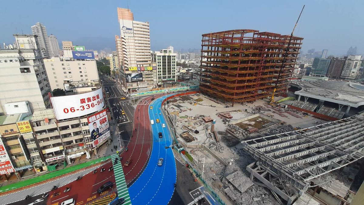 高雄市努力建設，無論公家或私人，事先都經過縝密評估，把影響民眾的部分降到最低。 圖：翻攝自高雄市副市長林欽榮臉書
