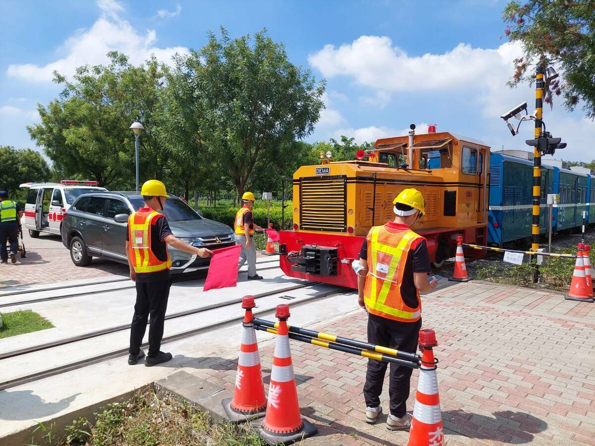 今日完成蒜頭糖廠五分車延駛至故宮南院履勘作業。 圖：交通部／提供