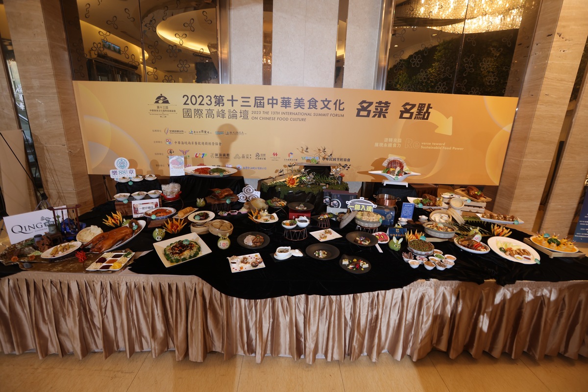 亞太年度餐飲金獎破格遴選出17道經典菜餚，「名菜名點」是當代飲食文化的載體，也是能夠具象傳承一代又一代的美食特色。 圖：中華美食文化國際高峰論壇／提供