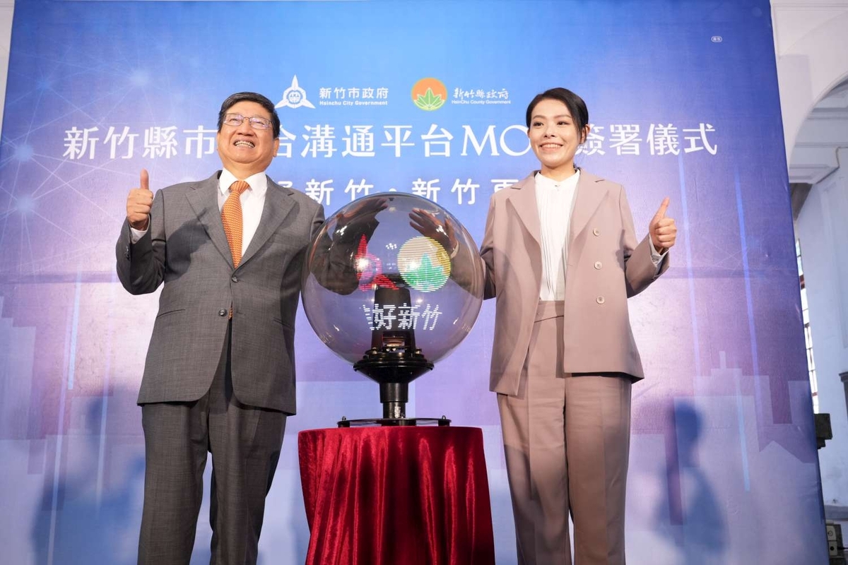 新竹縣市2022年縣市長選舉，藍白合作成功搶下執政權，縣長楊文科與市長高虹安志得意滿，卻未料近來爭議不斷。 圖：翻攝自新竹市政府（資料圖）