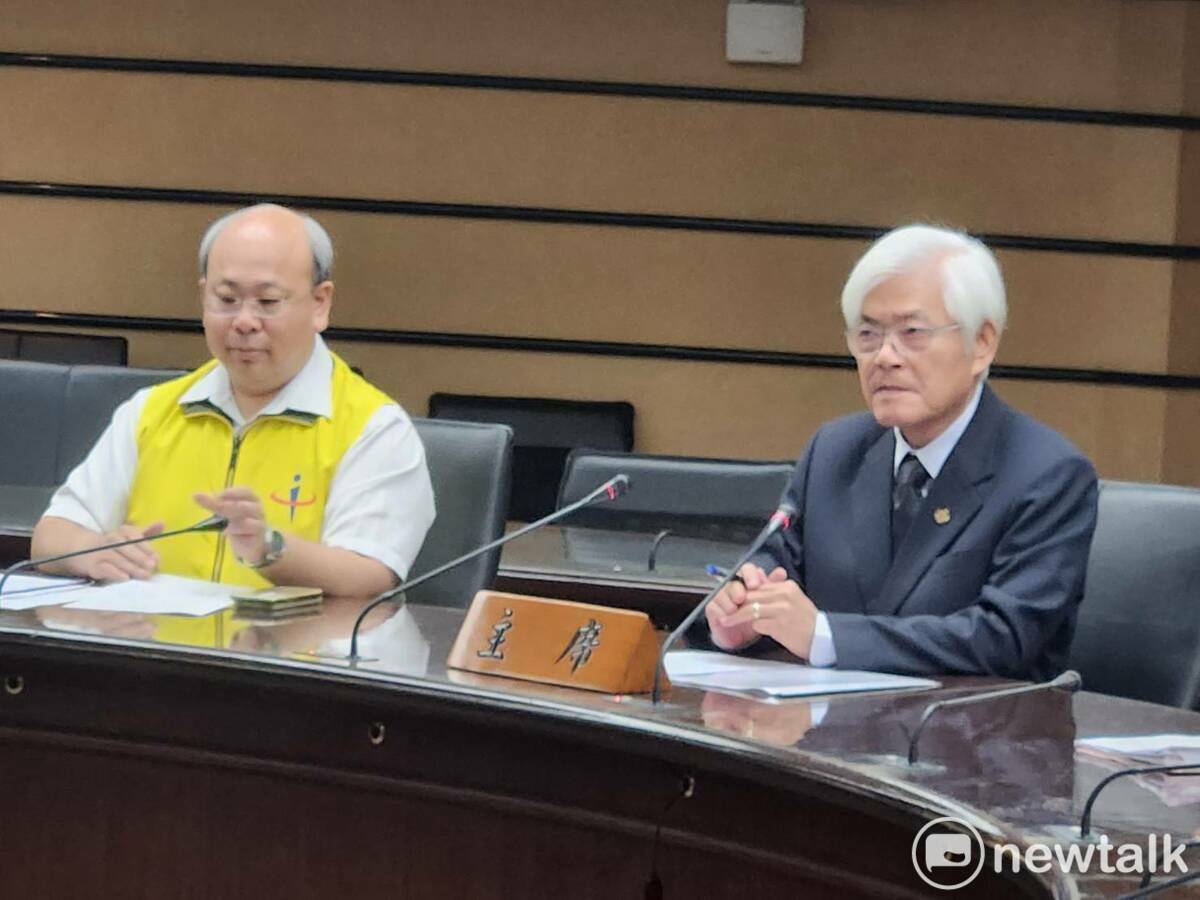 中選會主委李進勇（圖右）、副主委陳朝建（圖左）。 圖：黃建豪/攝（資料照）