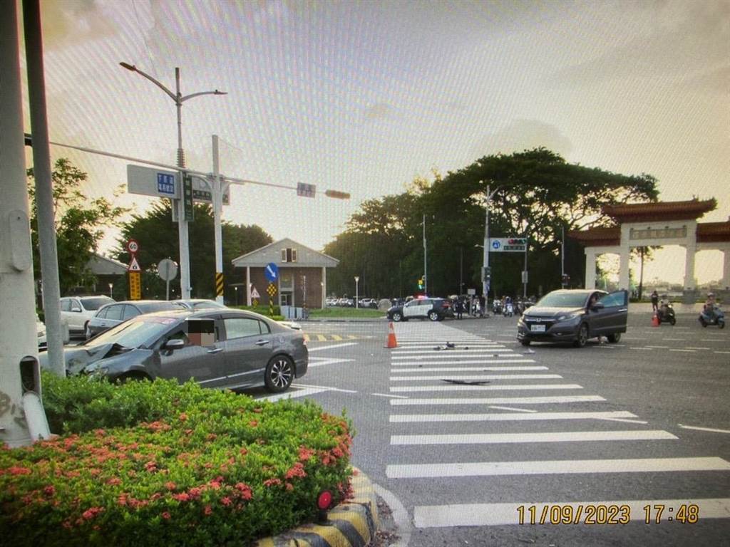 左營新庄仔路、翠華路口車禍，高中生枉斷魂。 圖：孫家銘翻攝