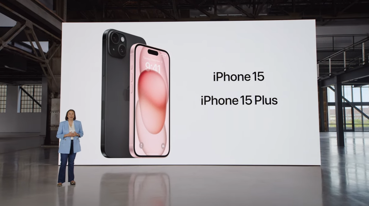 蘋果iPhone 15系列新機正式亮相，其中iPhone 15變革之一就是充電線捨棄沿用10 年的 Lightning，改成USB-C 接孔。 圖：翻攝自蘋果YT頻道
